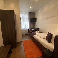 sevenDays Hotel BoardingHouse