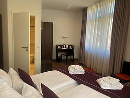 sevenDays Hotel BoardingHouse
