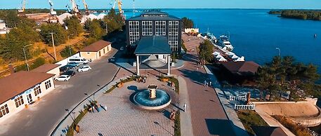 Cascade Hotel