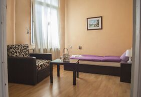 HOTELLO