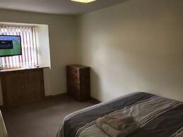2 Varis Apartments