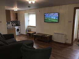 2 Varis Apartments