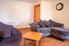 2 Varis Apartments