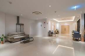 New Square Patong Hotel