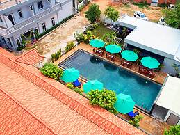 Lilly Holiday Hotel