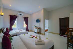 Lilly Holiday Hotel