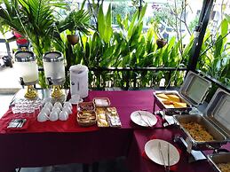 Lilly Holiday Hotel