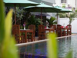 Lilly Holiday Hotel