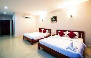 Lilly Holiday Hotel