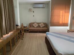 Mae Yom Palace Hotel