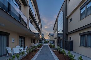 Lara Beach Homes