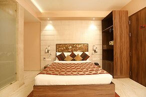 Mumbai Metro - The Executive Hotel