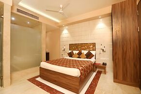 Mumbai Metro - The Executive Hotel