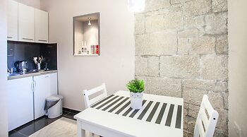 Studio Apartments Emotha