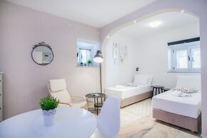 Studio Apartments Emotha