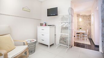 Studio Apartments Emotha