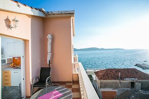 Kaja - right next to the beach