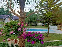 Les Collines Resort