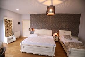 Hotel 1 Maji