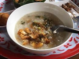 Comeneetee Uthai