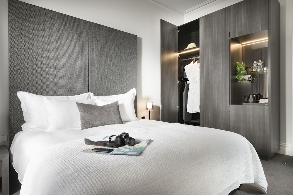 The Melbourne Hotel