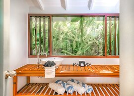 Cocoâ Cove Resort