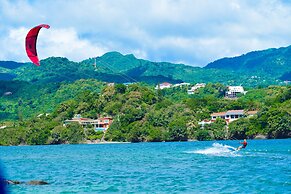 Cocoâ Cove Resort