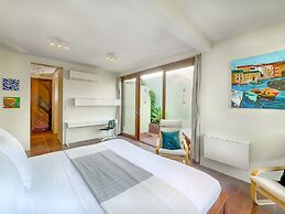 Cocoâ Cove Resort