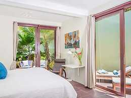 Cocoâ Cove Resort