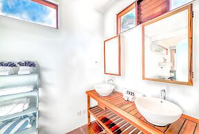 Cocoâ Cove Resort