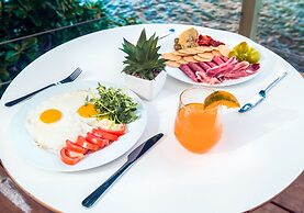 Cocoâ Cove Resort