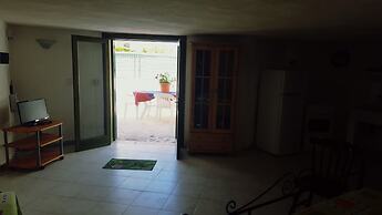 Beach Front Studio Apartment Tonnarella
