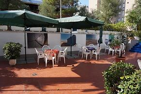 Hotel Caravan