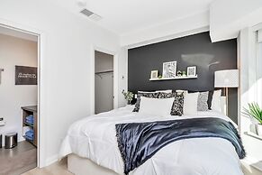 QuickStay Yorkville Condo - Yonge & Bloor