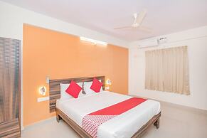 OYO 10475 PMR Hotel