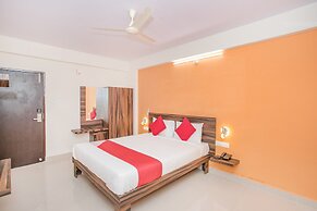 OYO 10475 PMR Hotel