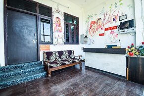 OYO 10682 Hotel Blue Lotus