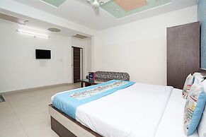 OYO 11005 Hotel Shanti Palace