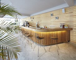 Lalila Blue Suites
