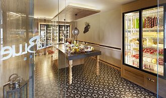 Lalila Blue Suites