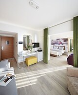 Lalila Blue Suites