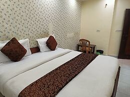 Hotel Amba Deluxe