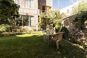 Radhu's Boutique Inn