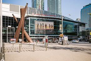 QuickStay - Incredible Downtown Condo, Yonge & College