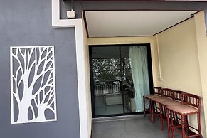 Lan Bua Resort