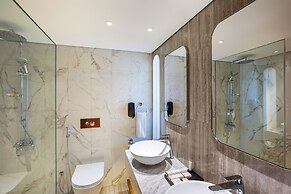 Queen Elizabeth 2 Hotel by Accor