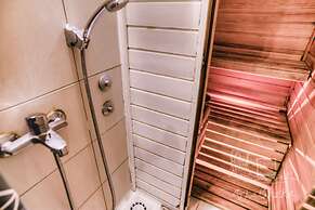 ArkaBarka Floating Hostel and Apartments