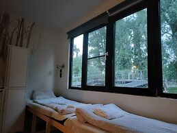 ArkaBarka Floating Hostel and Apartments