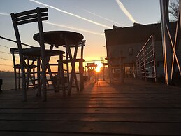 ArkaBarka Floating Hostel and Apartments
