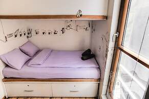 ArkaBarka Floating Hostel and Apartments